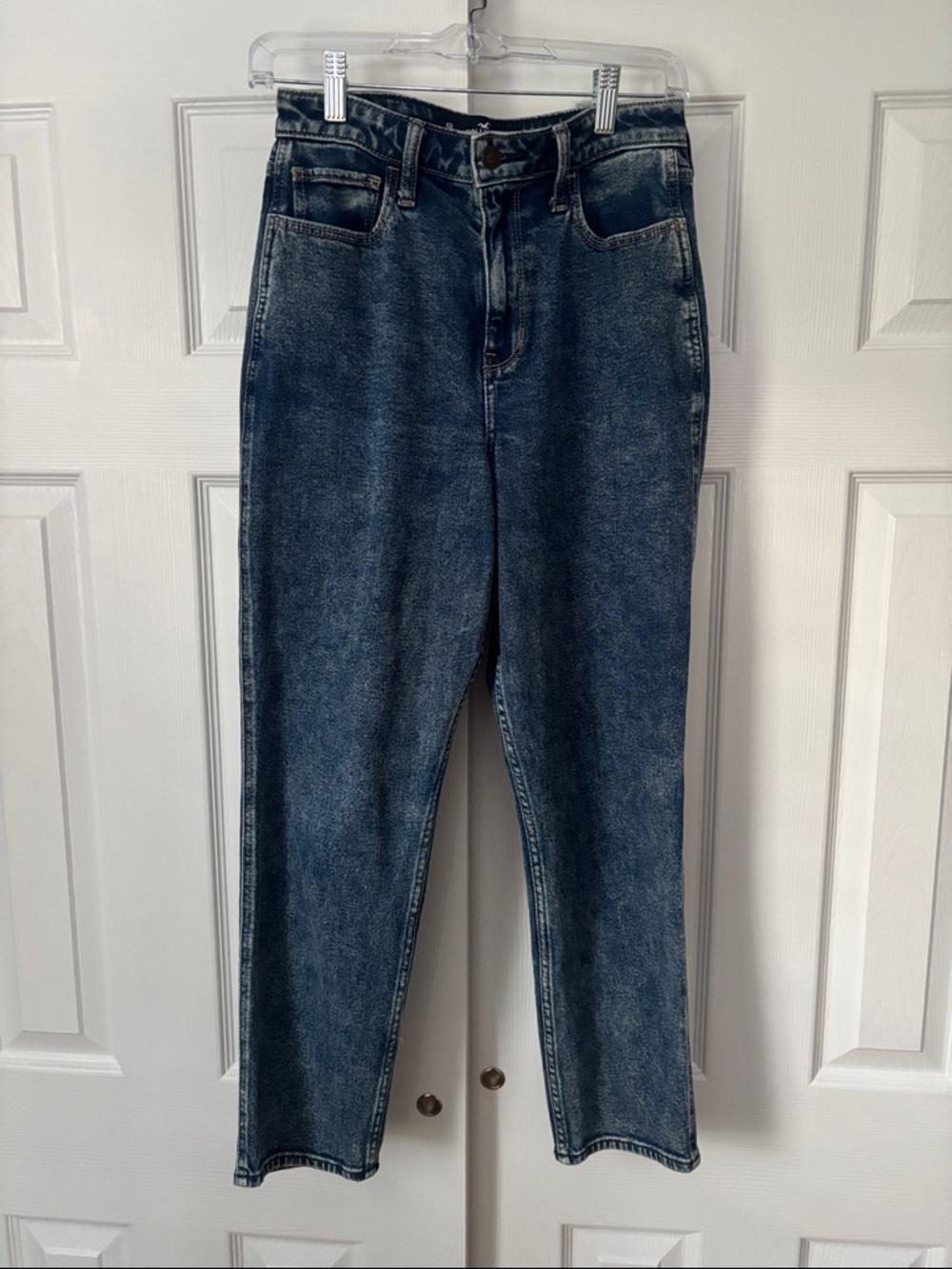 Hollister Ultra High-Rise Mom Jean in Vintage Stretch Size 27